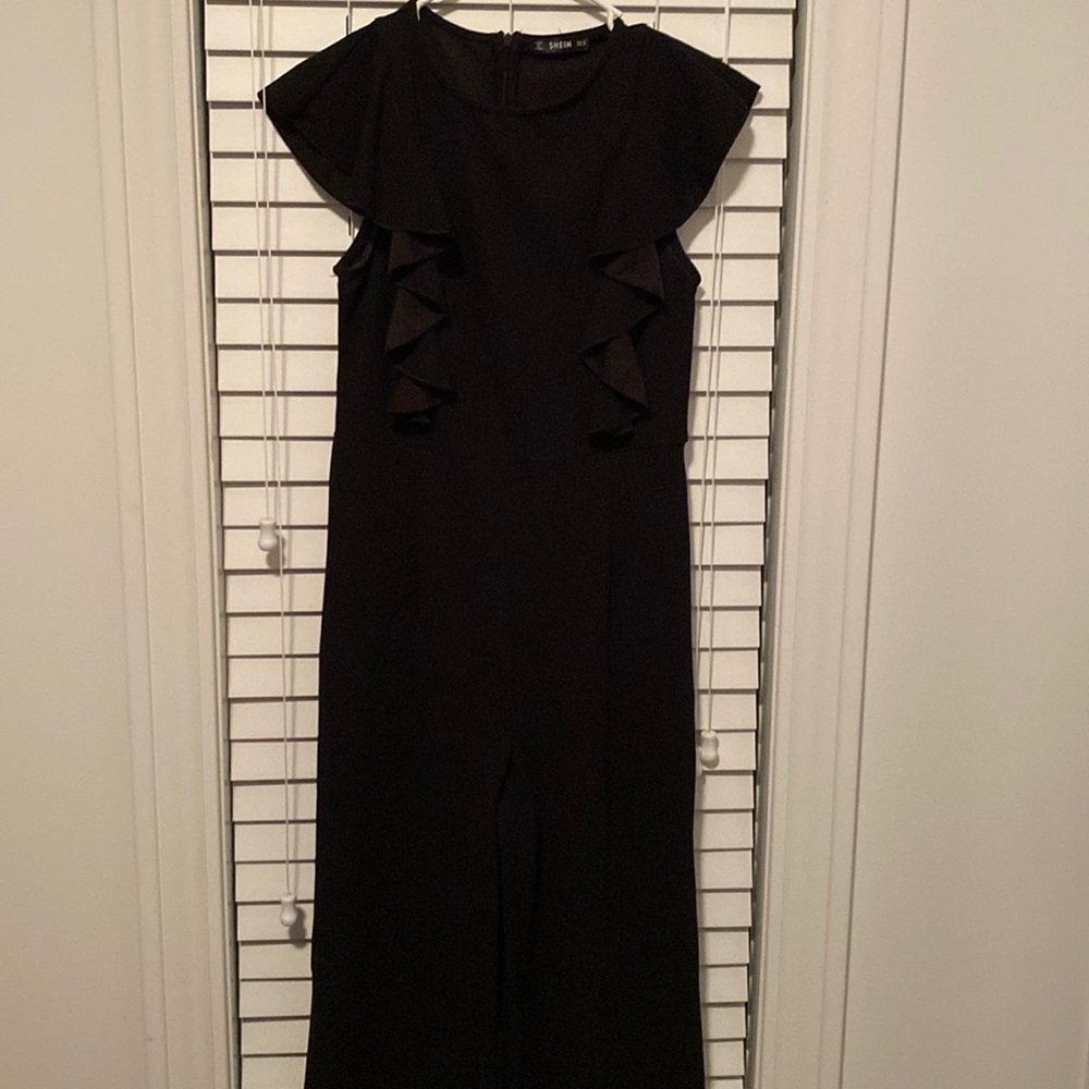 SHEIN medium black sleeveless jumpsuit